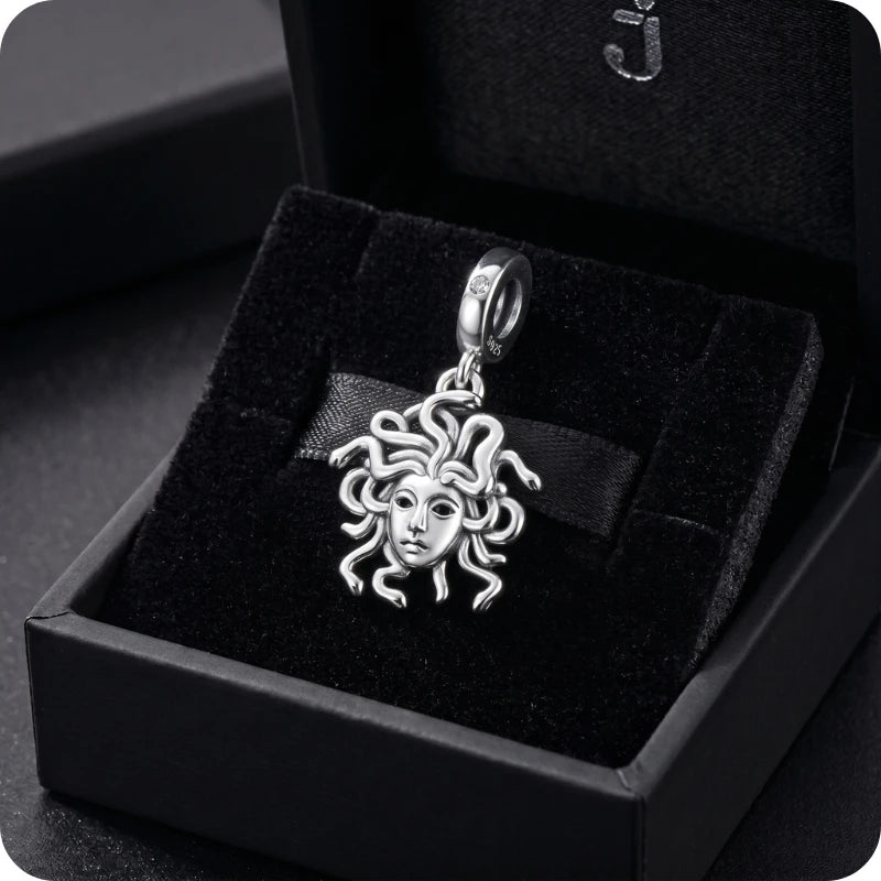 Berloque Medusa em Prata 925