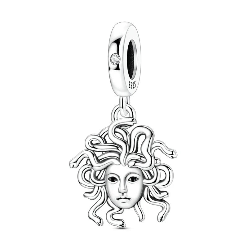 Berloque Medusa em Prata 925